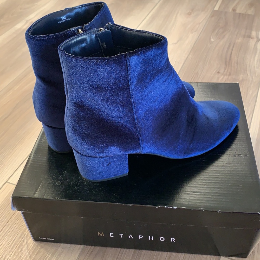 Velvet royal blue ankle boot
